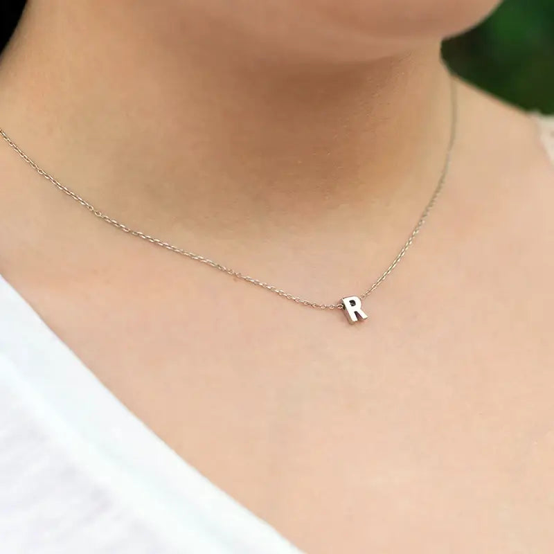 The letter R pendant necklace is very atmospheric