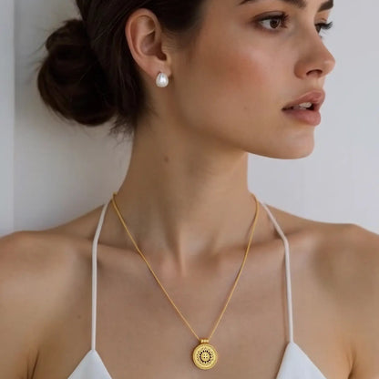 Zircon Flower Pendant Necklace for Women, Retro Stainless Steel Jewelry