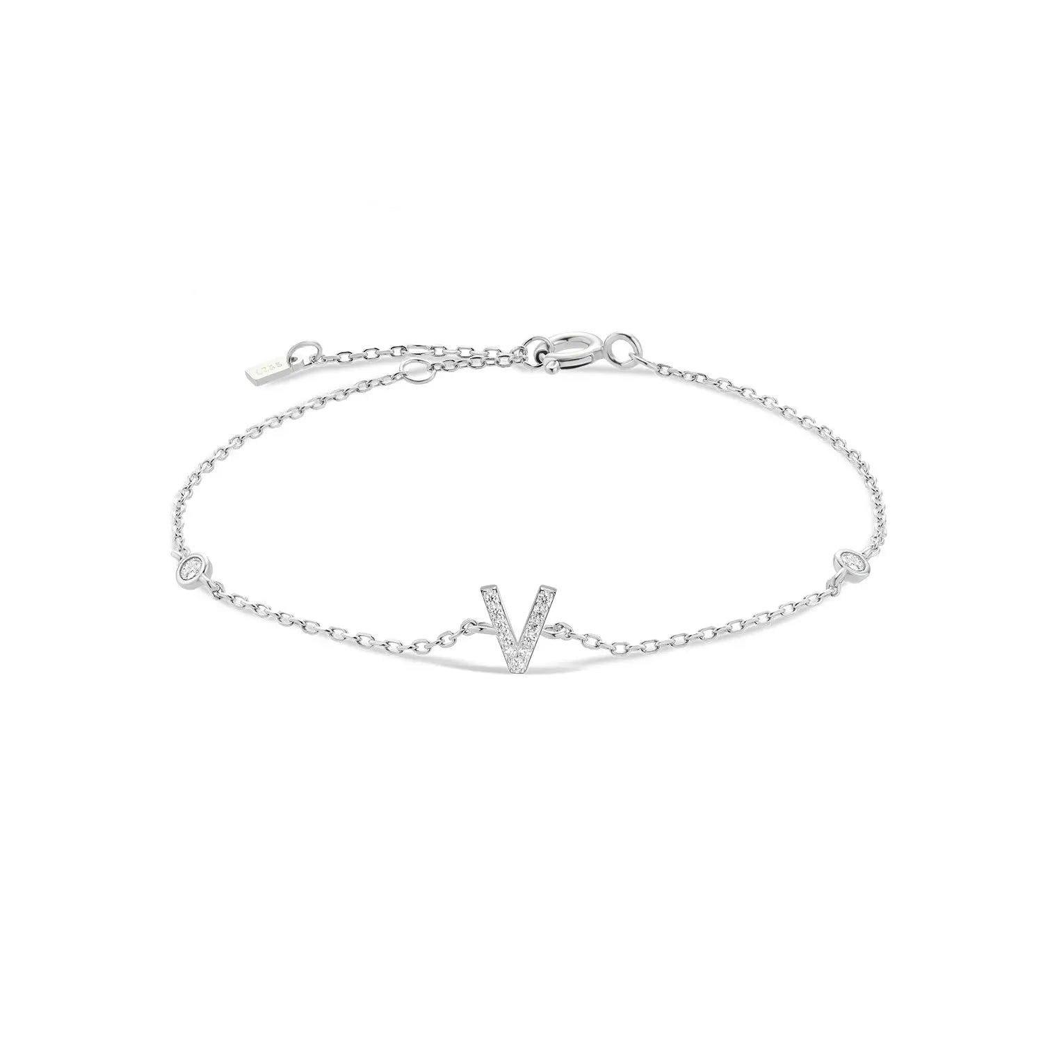 Silver bracelet with the letter V